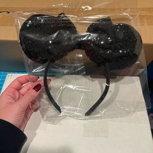 Black bow sequin Minnie Mickey ears